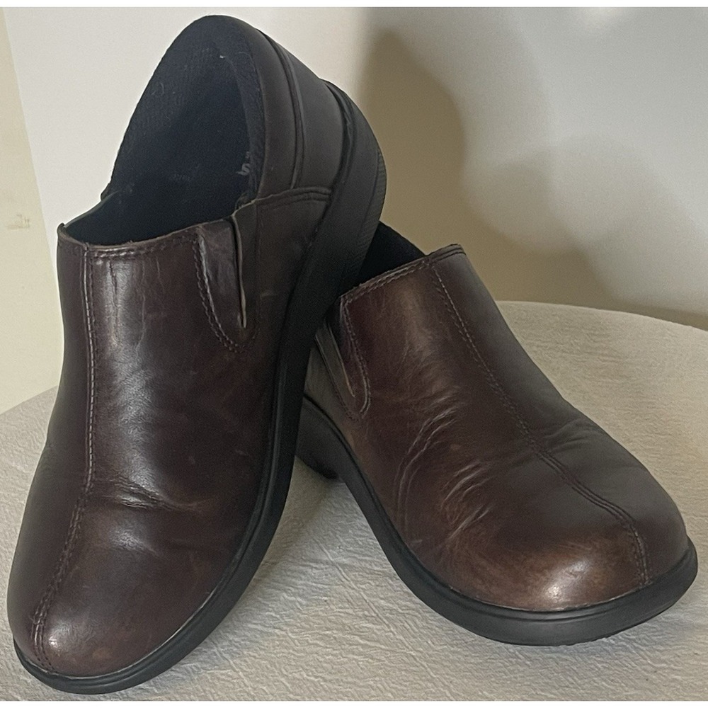Crocs Women's Brown‎ Leather Work Shoes Size 7-Gently Used, Great Condition